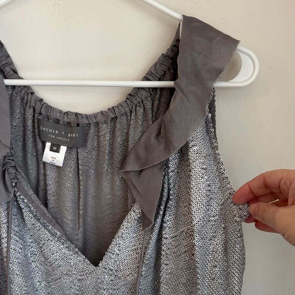 Sachin + Babi 100% silk Silver metallic Sleeveless Top w/ Ruffle Details women M - Picture 4 of 10